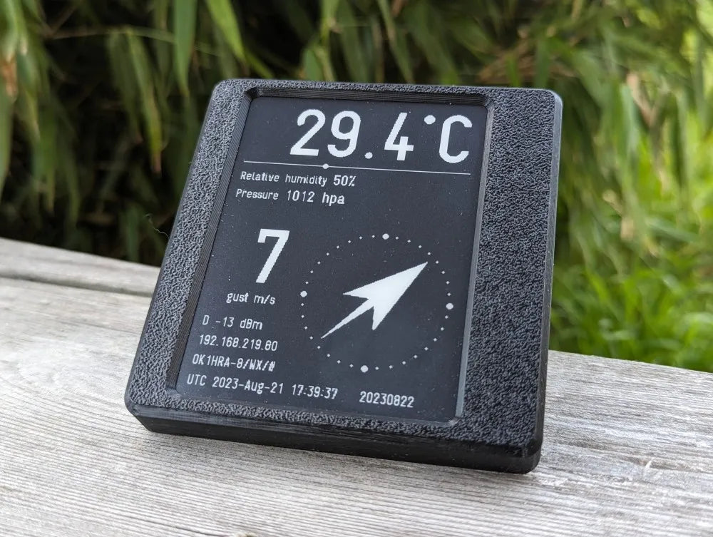 APRS station displaying GPS tracking and packet radio data on a digital map